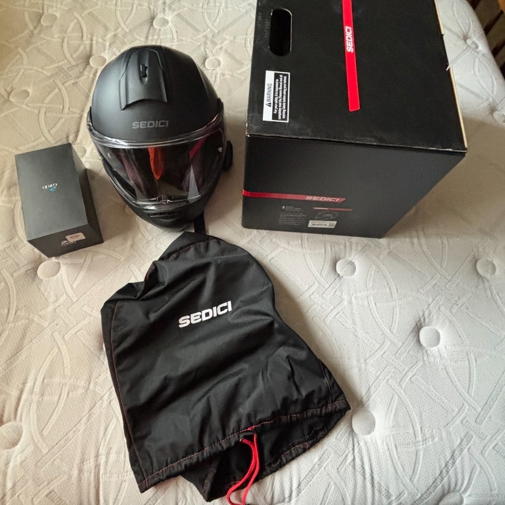 Sedici Sistema II Bluetooth Helmet, w/ Cardo Bluetooth Wireless Headset.